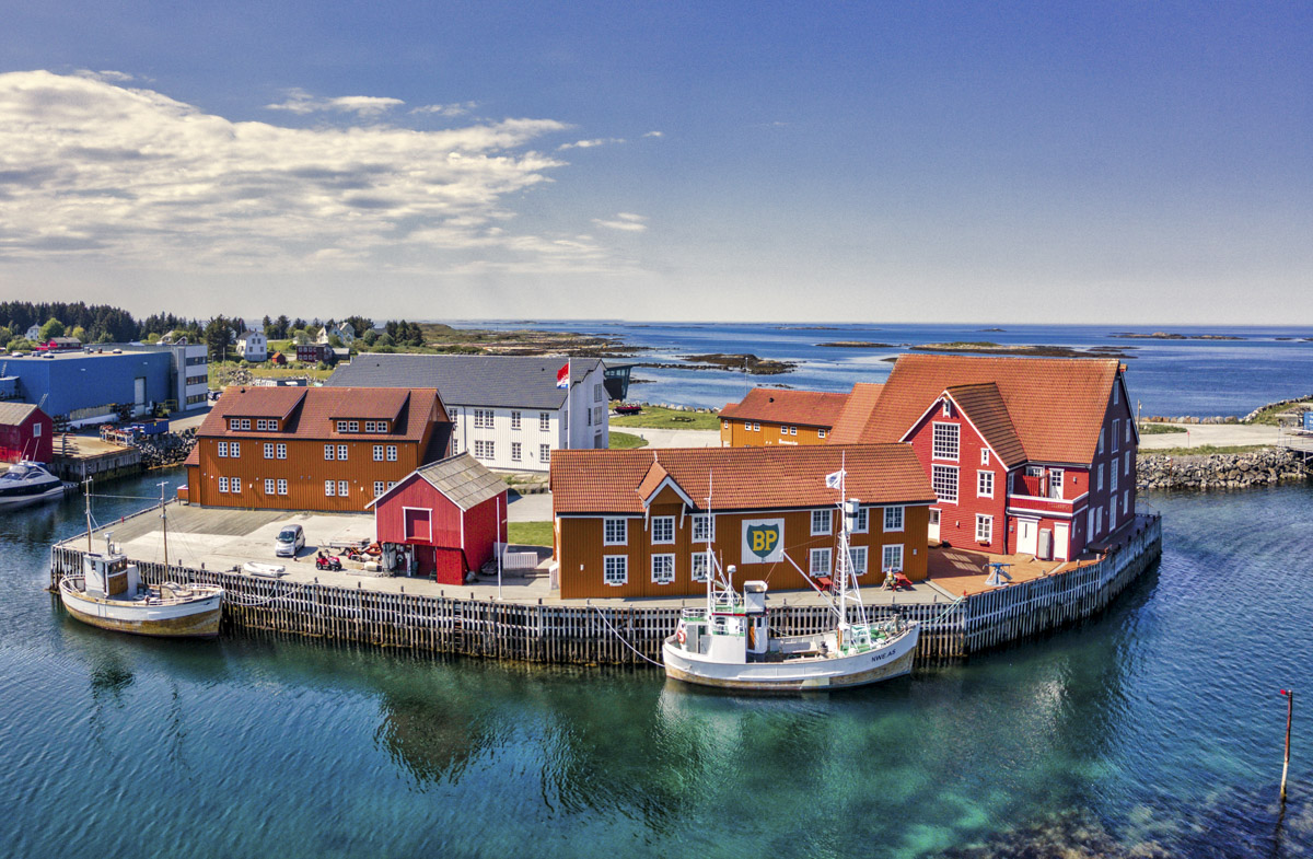 Oversiktsbilde over hotellanlegget Juniperbaylodge